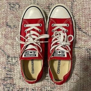 Red low top converse, women’s size 8 (men’s size 6)
